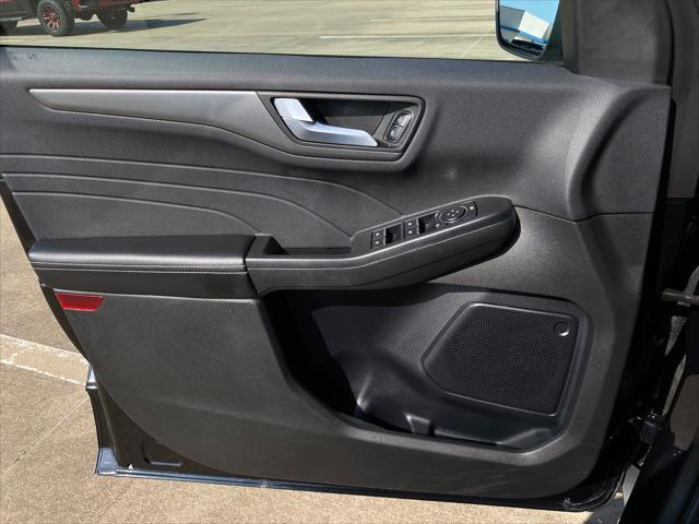 Photo of 2023 Black Metallic Ford Escape PHEV