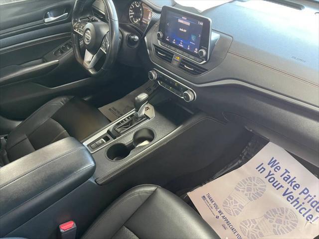 Photo of 2022 White Nissan Altima