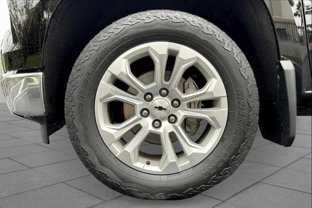 Photo of 2022 Black Chevrolet Silverado 1500
