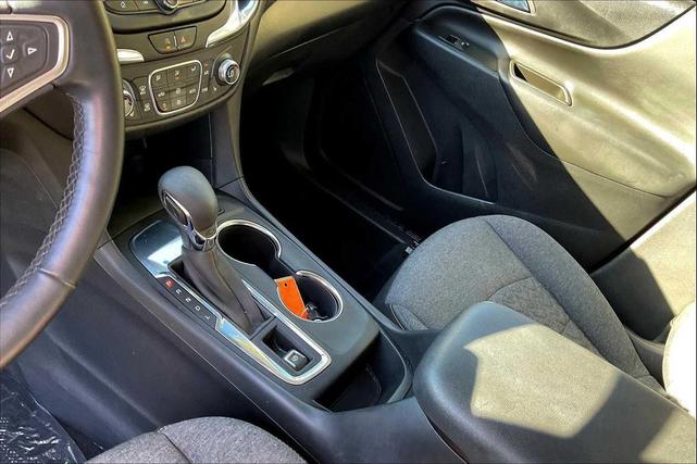 Photo of 2023 White Chevrolet Equinox