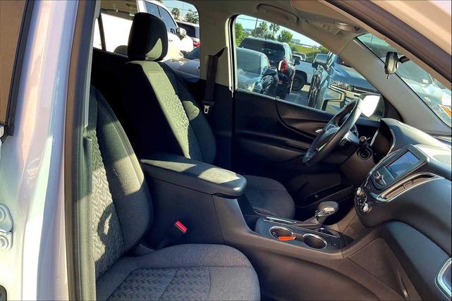Photo of 2023 White Chevrolet Equinox