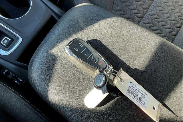Photo of 2023 White Chevrolet Equinox