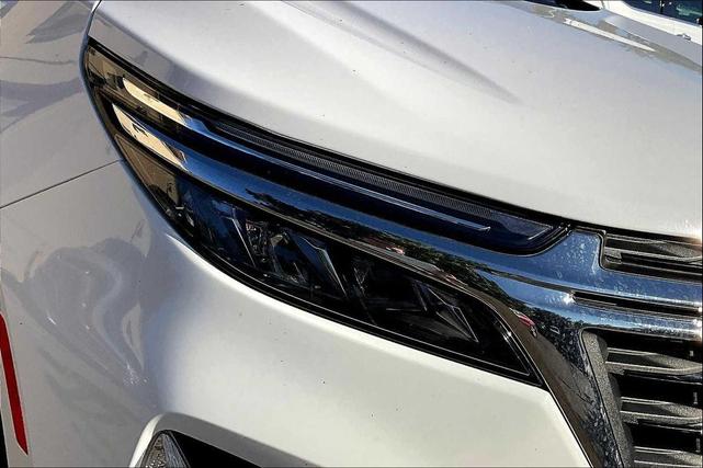 Photo of 2023 White Chevrolet Equinox
