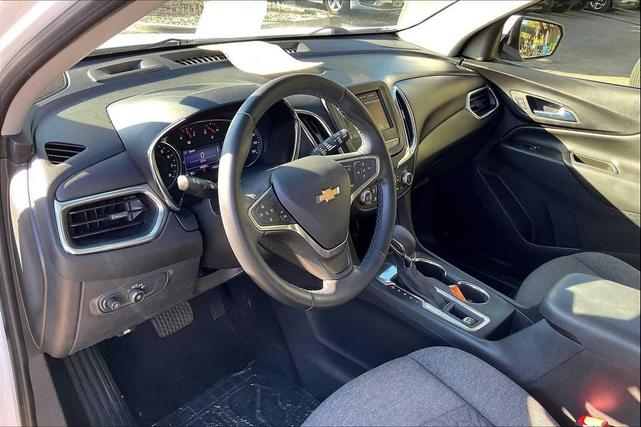 Photo of 2023 White Chevrolet Equinox