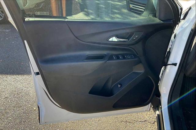 Photo of 2023 White Chevrolet Equinox