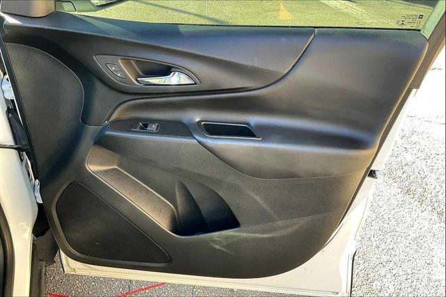 Photo of 2023 White Chevrolet Equinox