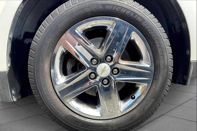 Photo of 2015 White Chevrolet Equinox