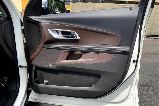 Photo of 2015 White Chevrolet Equinox