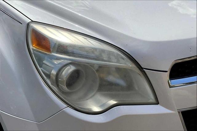 Photo of 2015 White Chevrolet Equinox