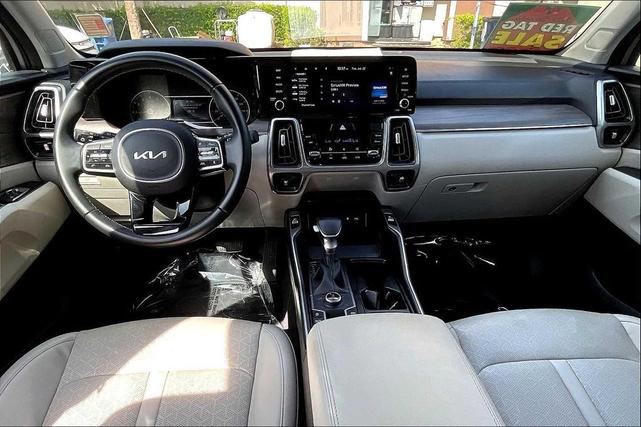 Photo of 2022 Gray Kia Sorento