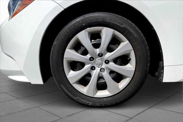 Photo of 2023 White Toyota Corolla