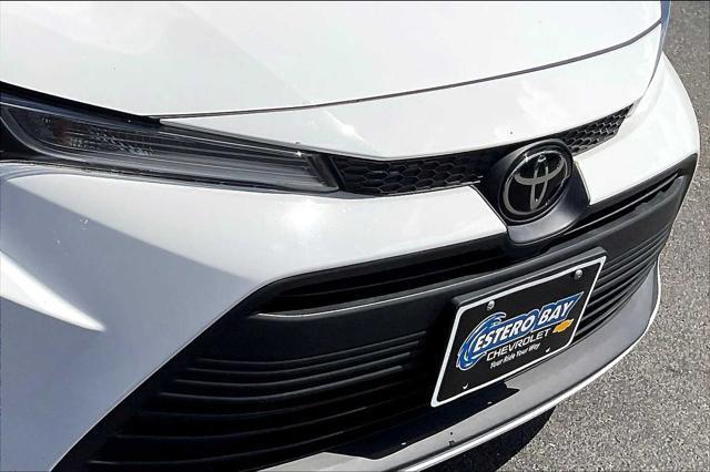 Photo of 2023 White Toyota Corolla