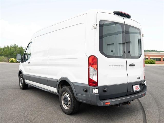 Photo of 2018 Oxford White Ford Transit-350