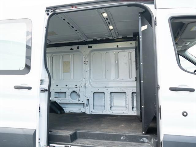 Photo of 2018 Oxford White Ford Transit-350