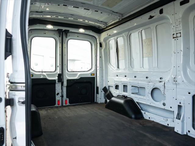 Photo of 2018 Oxford White Ford Transit-350