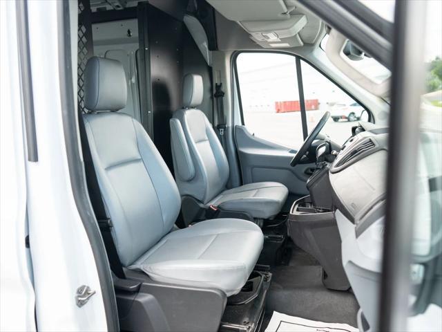 Photo of 2018 Oxford White Ford Transit-350