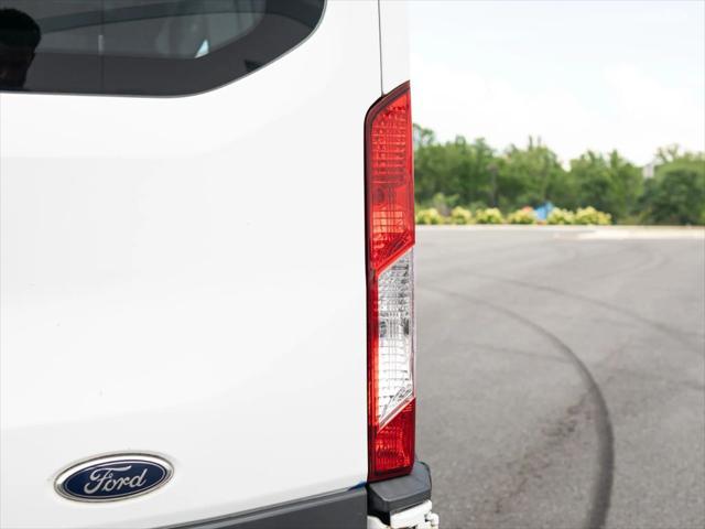 Photo of 2018 Oxford White Ford Transit-350