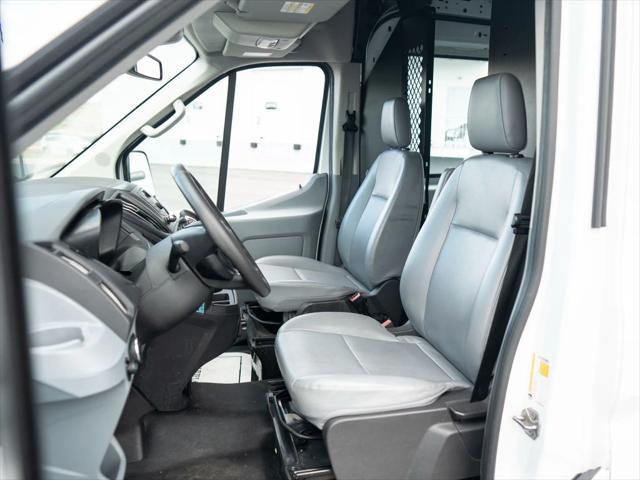 Photo of 2018 Oxford White Ford Transit-350
