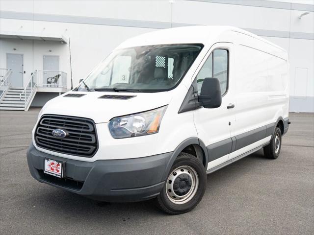 Photo of 2018 Oxford White Ford Transit-350