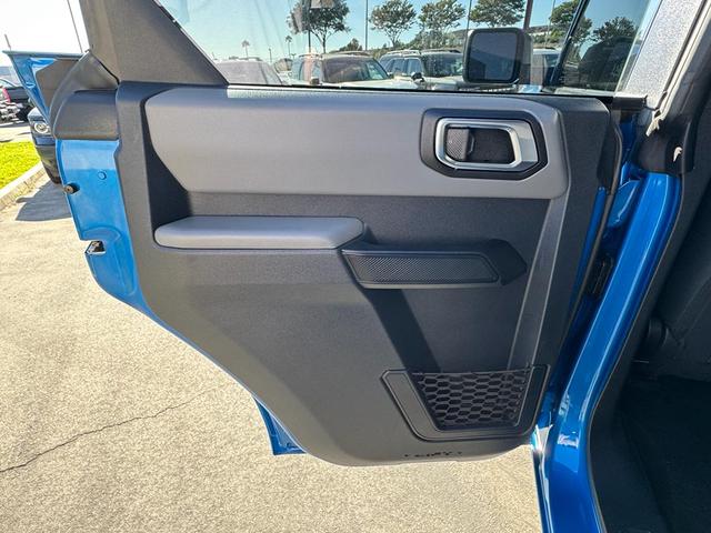 Photo of 2022 Velocity Blue Metallic Ford Bronco
