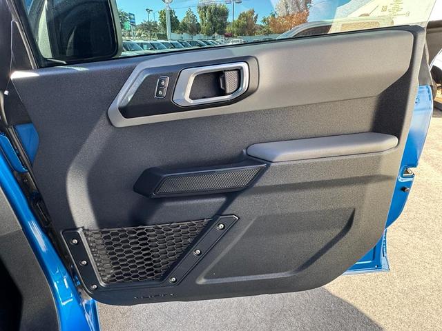 Photo of 2022 Velocity Blue Metallic Ford Bronco
