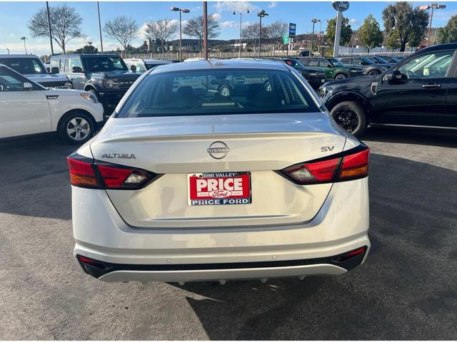 Photo of 2023 Brilliant Silver Metallic Nissan Altima