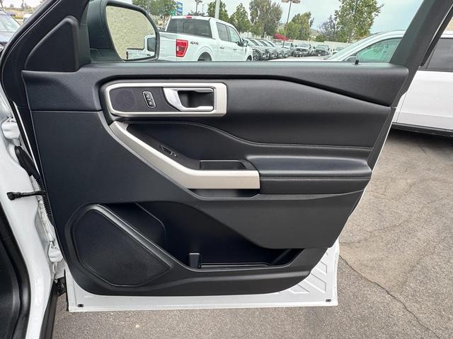 Photo of 2023 Oxford White Ford Explorer