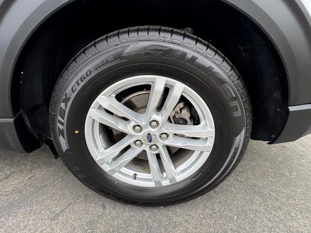 Photo of 2023 Oxford White Ford Explorer