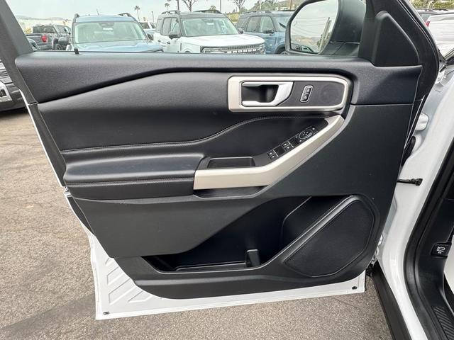 Photo of 2023 Oxford White Ford Explorer