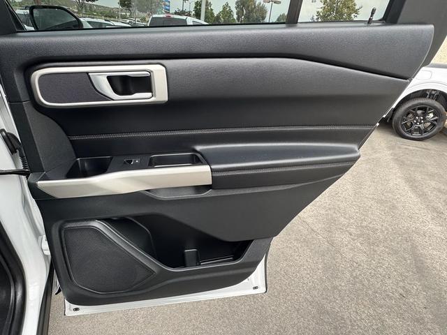 Photo of 2023 Oxford White Ford Explorer