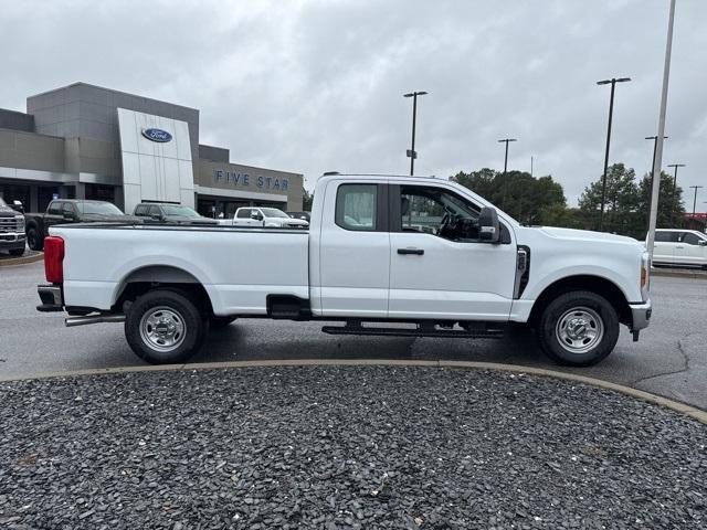 Photo of 2026 Oxford White Ford F-250