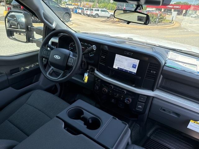 Photo of 2025 Oxford White Ford F-350