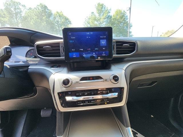 Photo of 2021 Oxford White Ford Explorer