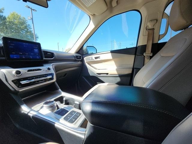 Photo of 2021 Oxford White Ford Explorer