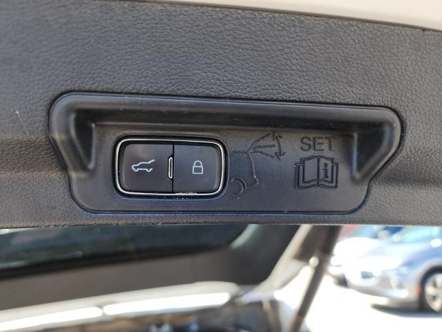Photo of 2021 Oxford White Ford Explorer