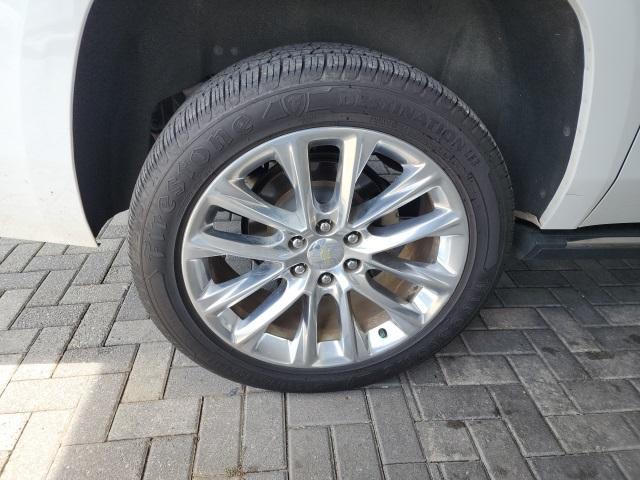 Photo of 2019 Summit White Chevrolet Suburban