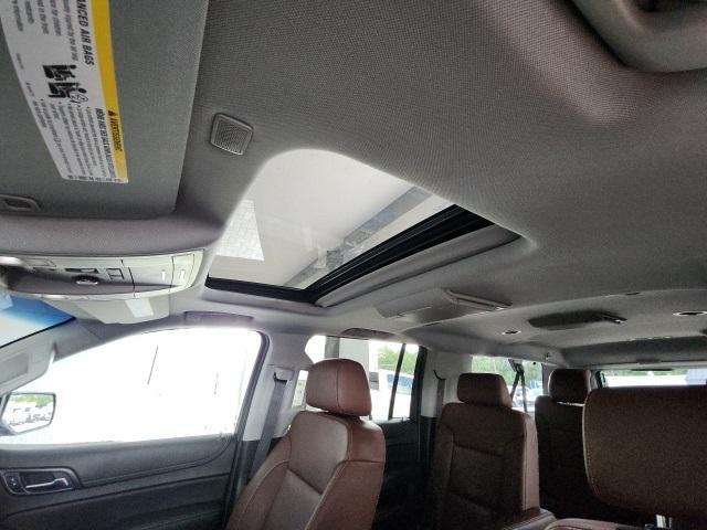 Photo of 2019 Summit White Chevrolet Suburban