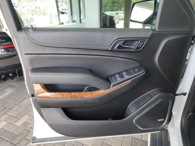 Photo of 2019 Summit White Chevrolet Suburban