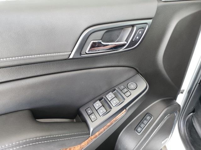 Photo of 2019 Summit White Chevrolet Suburban