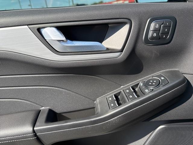 Photo of 2025 Black Metallic Ford Escape