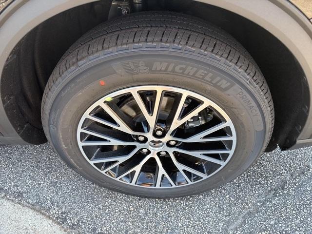 Photo of 2025 Black Metallic Ford Escape
