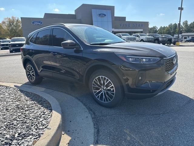 Photo of 2025 Black Metallic Ford Escape