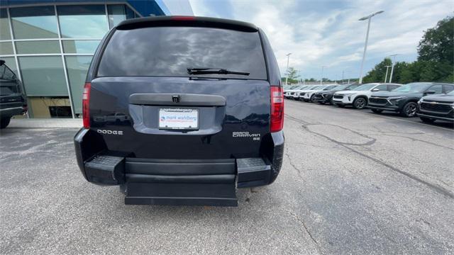 Photo of 2010 Blackberry Pearlcoat Dodge Grand Caravan