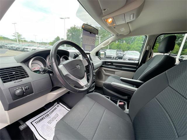 Photo of 2010 Blackberry Pearlcoat Dodge Grand Caravan