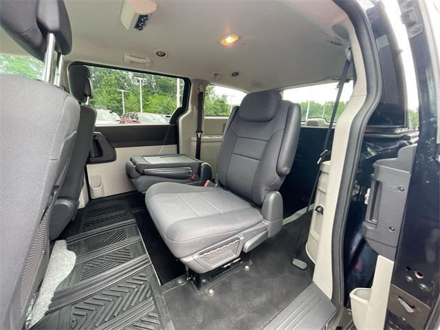 Photo of 2010 Blackberry Pearlcoat Dodge Grand Caravan