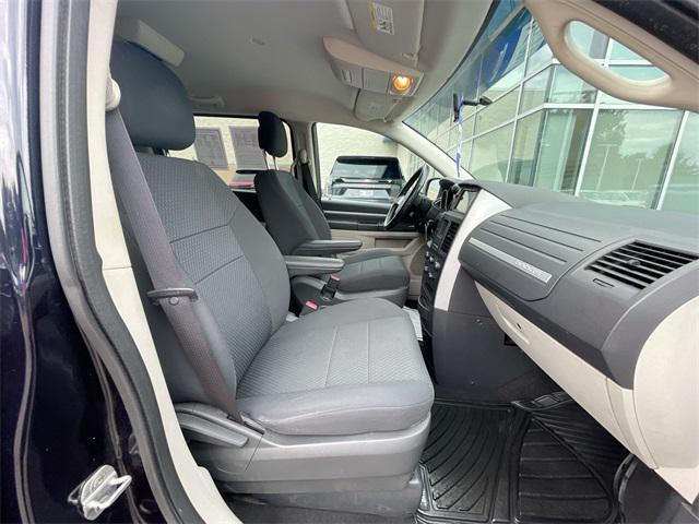 Photo of 2010 Blackberry Pearlcoat Dodge Grand Caravan