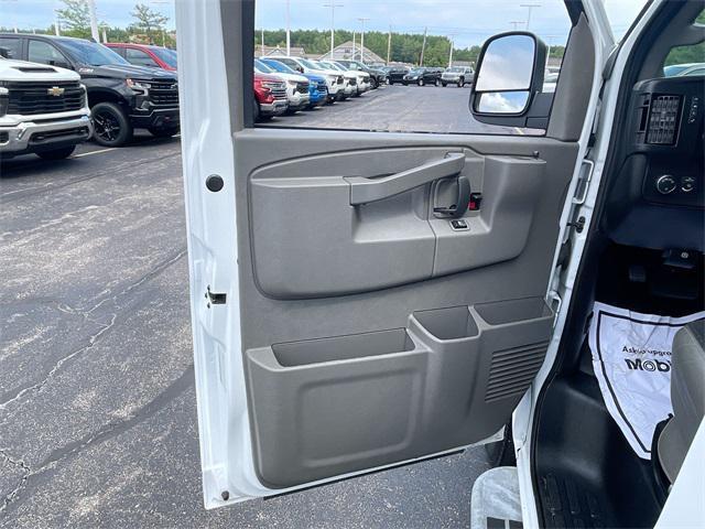 Photo of 2024 Summit White GMC Savana 2500