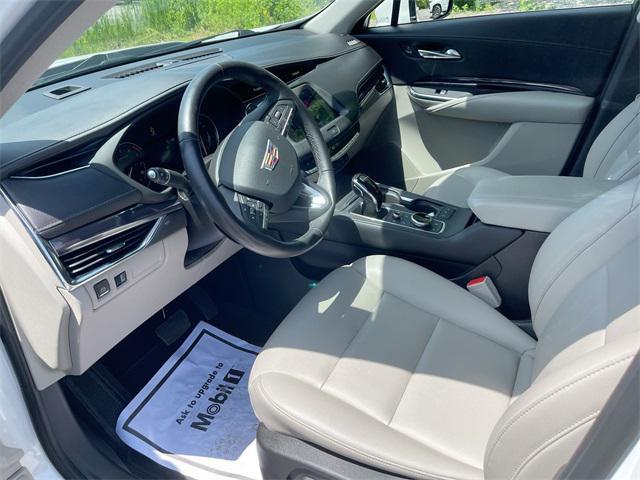 Photo of 2023 Crystal White Tricoat Cadillac XT4