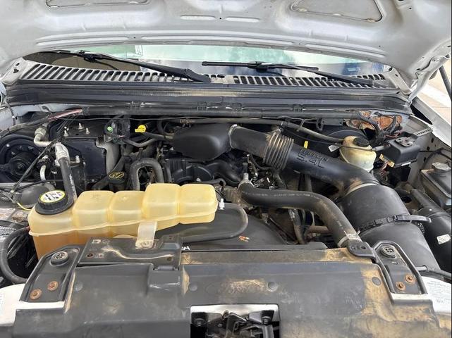 Photo of 2004 Oxford White Clearcoat Ford F-250