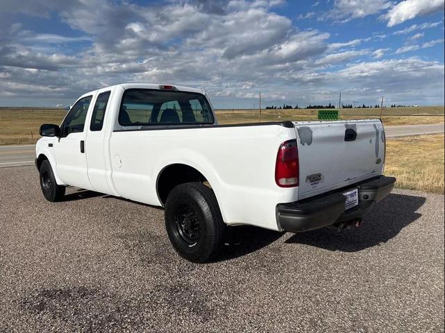Photo of 2004 Oxford White Clearcoat Ford F-250